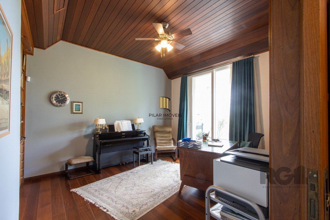 Sobrado com vista para Rio, 3 quartos, 2 suites, pátio, piscina, vaga para 4 carros - Bairro Vila Assunção