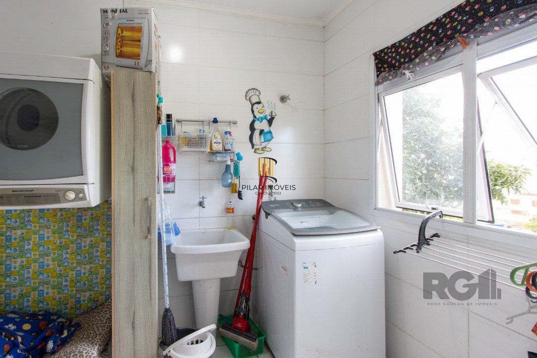 Casa 3 dormitórios no bairro Camaquã