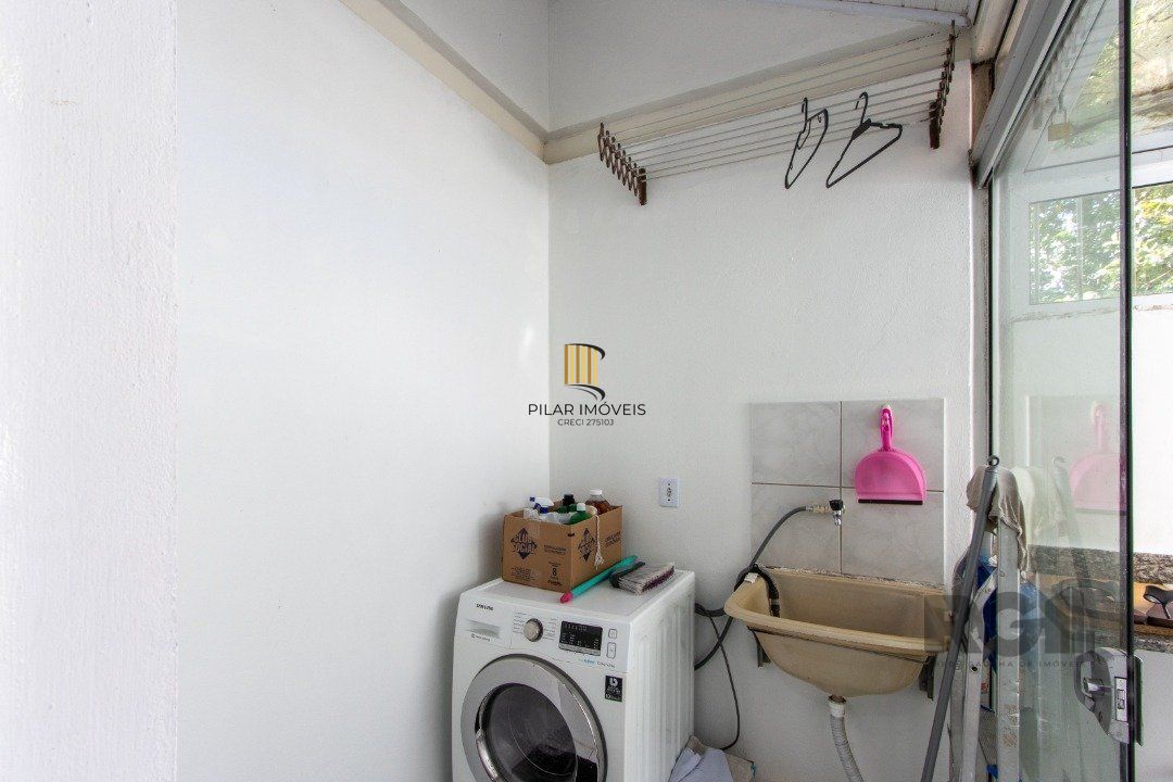Casa de Condomínio 3 dormitórios no bairro Camaquã