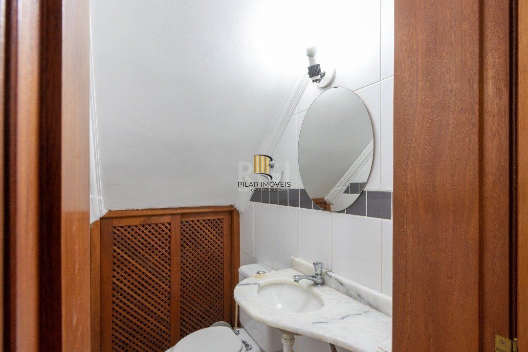 Casa para Venda - 247m², 3 dormitórios, sendo 1 suites, 4 vagas - Vila Nova