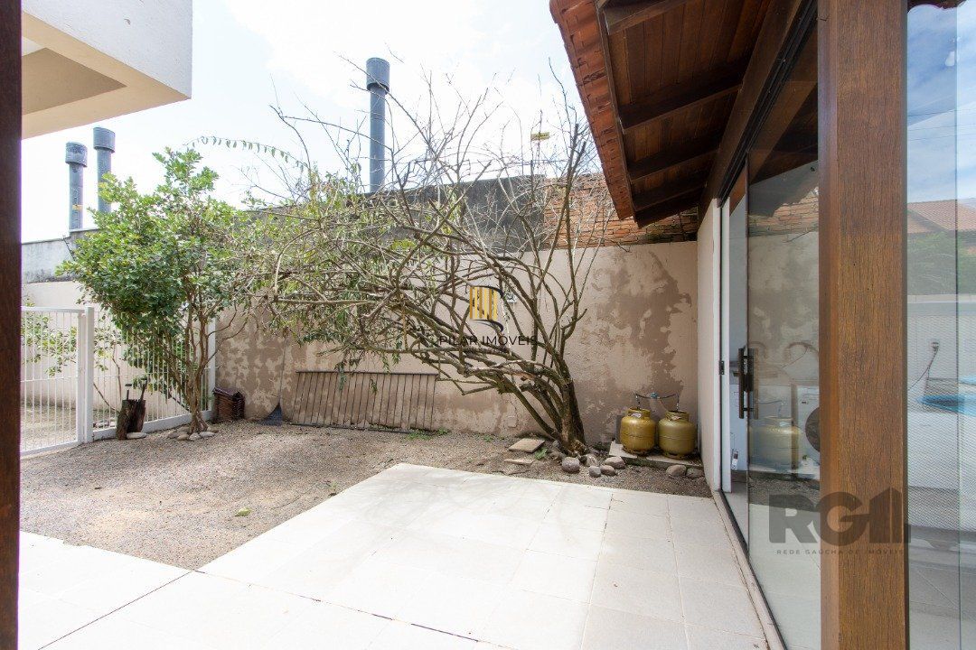 Casa 4 dormitórios no bairro Hípica