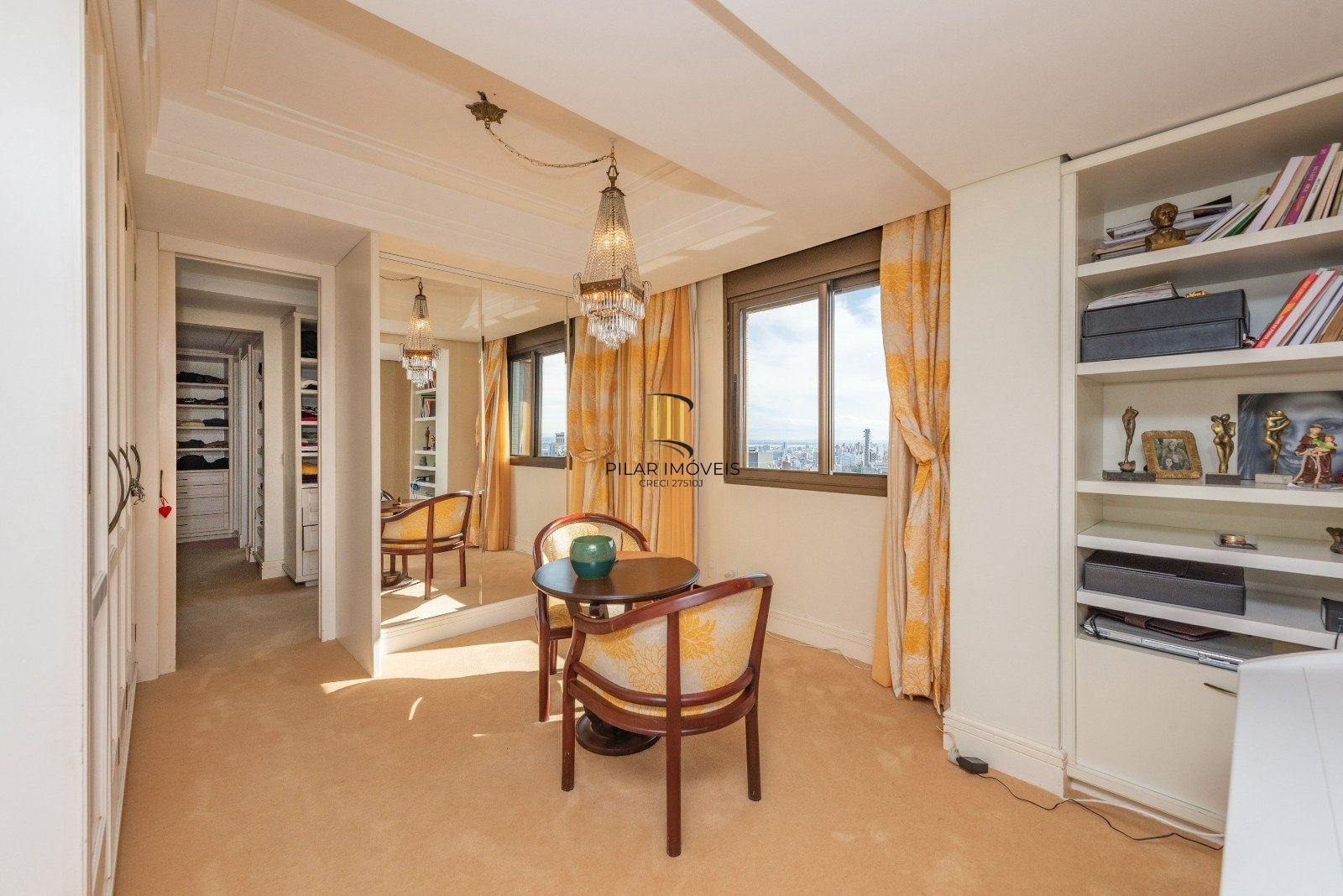 Clássica Cobertura, 600m2 privativos, 4 Dormitórios Sendo 3 Suítes!