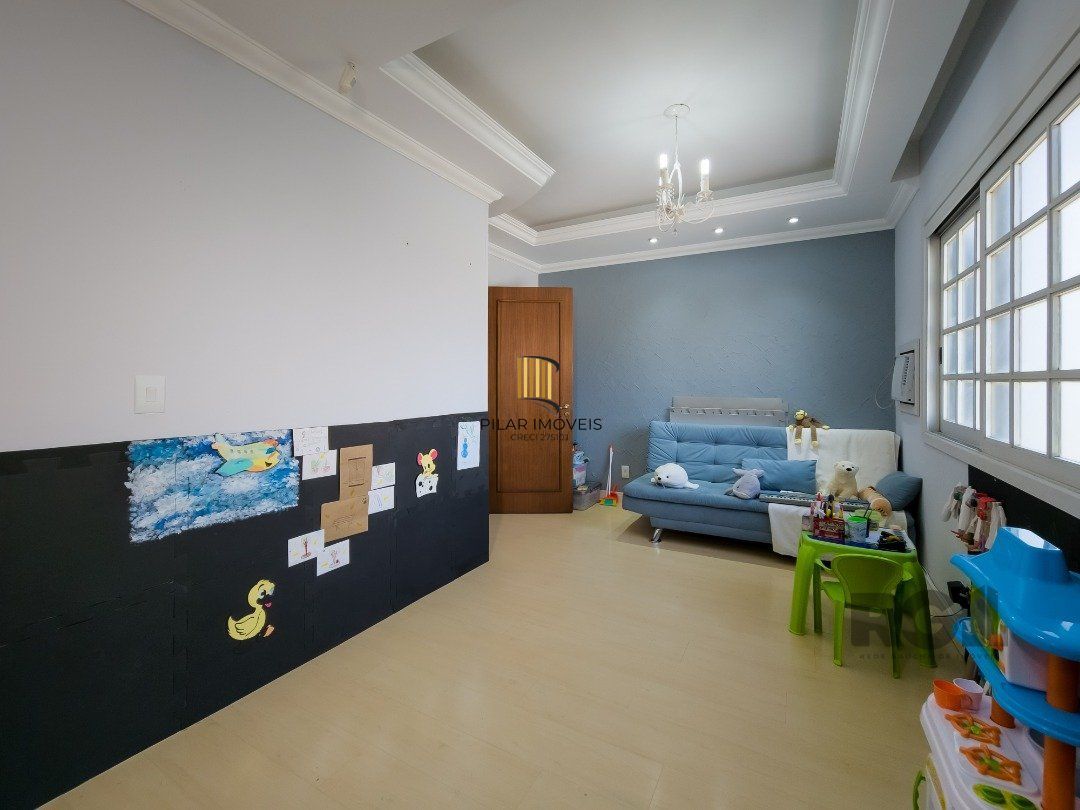 Casa 4 dormitórios no bairro Glória