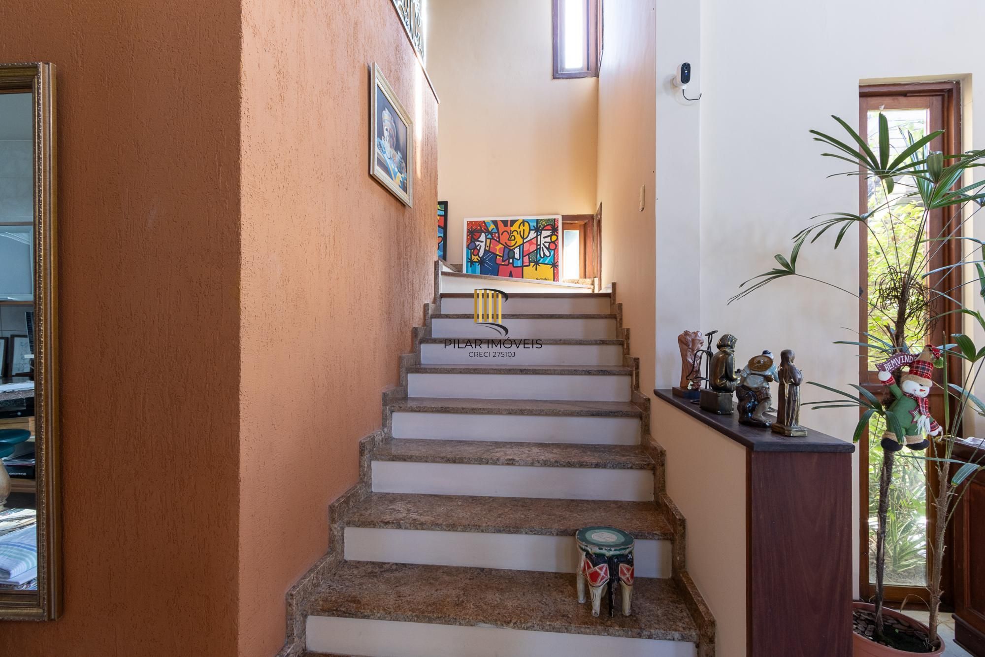 Casa em condomínio á venda com 6 dormitórios em Porto Alegre