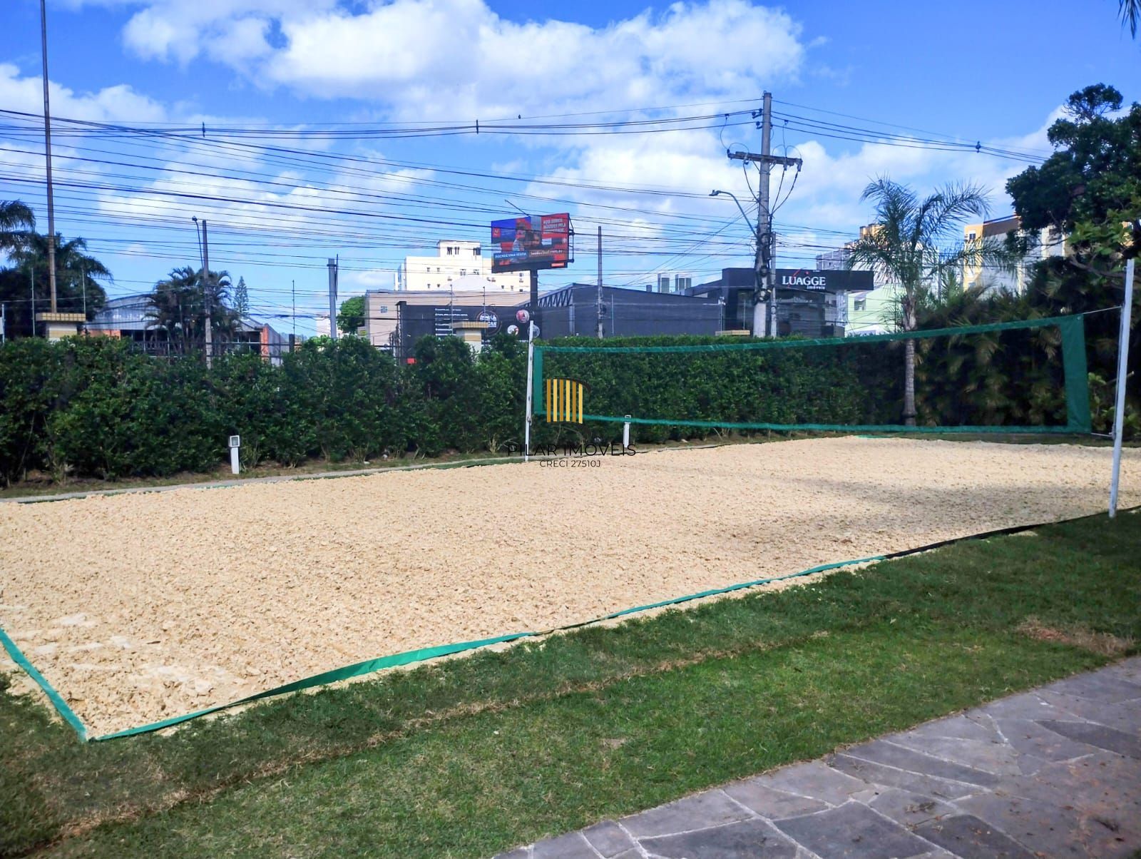 Apartamento 03 dormitórios, 01 suíte, 02 vagas individuais e cobertas, infraestrutura completa, Bairro Cristal