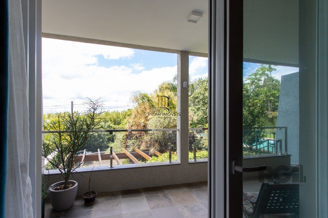 Sobrado com vista para Rio, 3 quartos, 2 suites, pátio, piscina, vaga para 4 carros - Bairro Vila Assunção