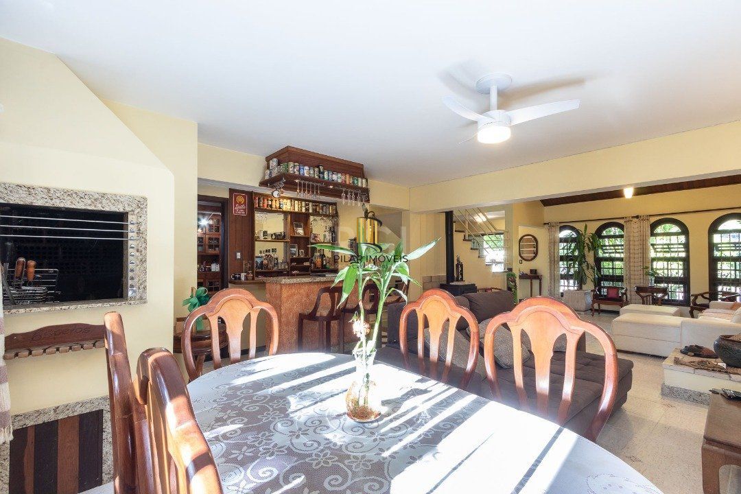 Casa para Venda - 308.25m², 3 dormitórios, sendo 1 suites, 5 vagas - Cristal