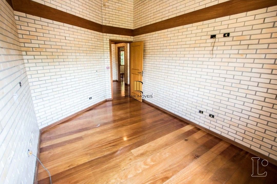 Sobrado à venda com  3 quartos, 1 suite, 4 vagas de garagem - Vila Conceição