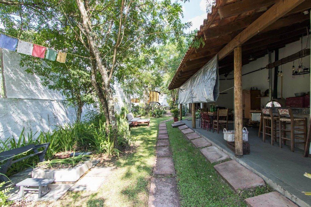 Casa para Venda - 250m², 3 dormitórios, sendo 2 suites, 3 vagas - Ponta Grossa