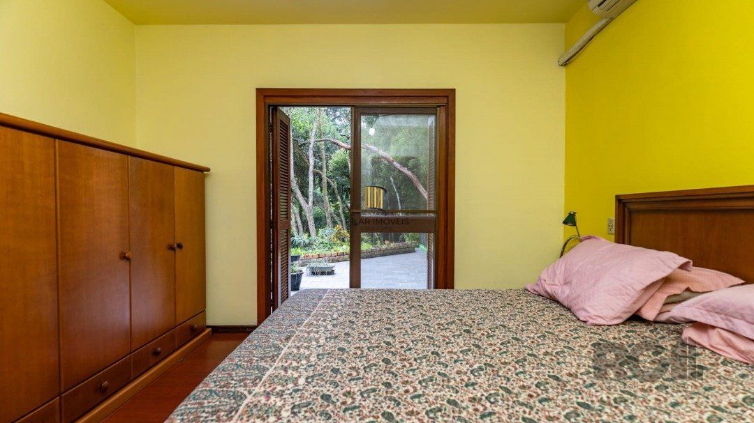 Casa 6 dormitórios no bairro Cascata