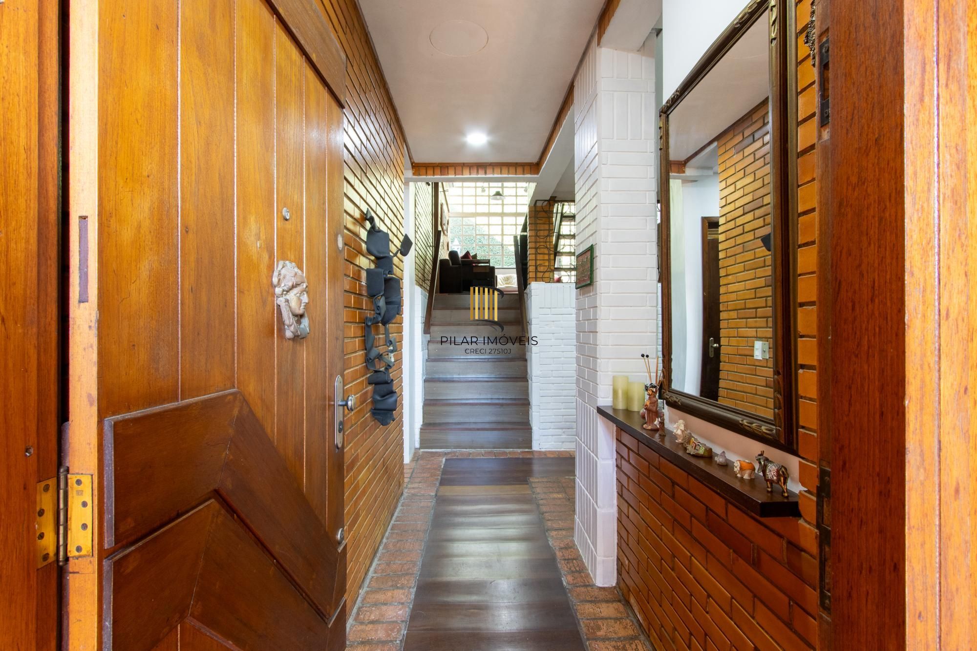 Casa 5 dormitórios no bairro Teresópolis