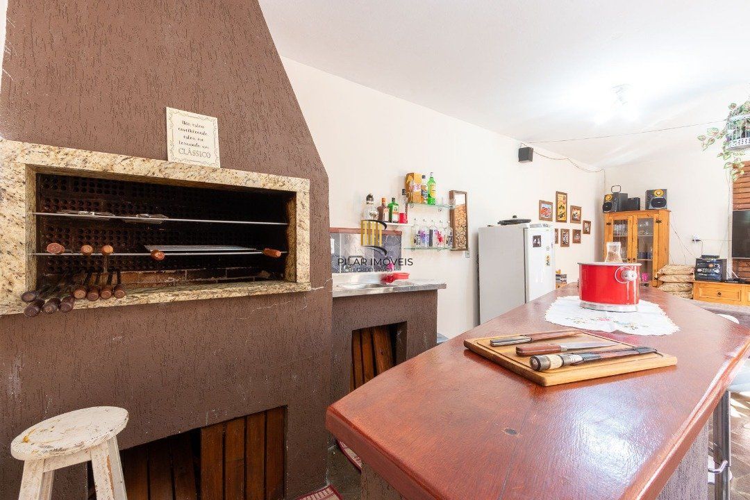 Casa com piscina para Venda , 4 quartos, sendo 1 suite, 3 vagas