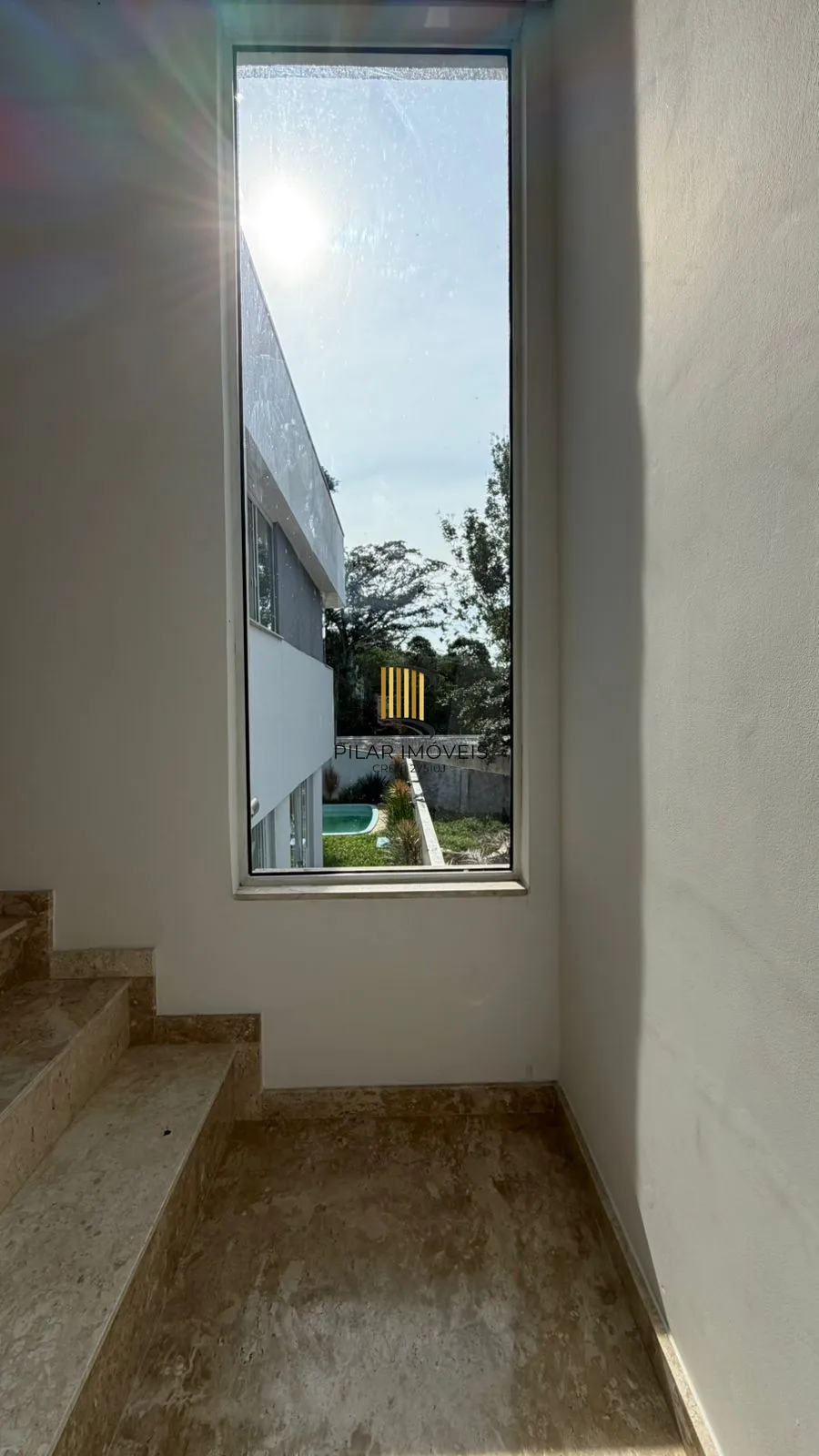 CASA TOTALMENTE MOBILIADA, 3 SUITE, 3 VAGAS - BAIRRO HIPICA