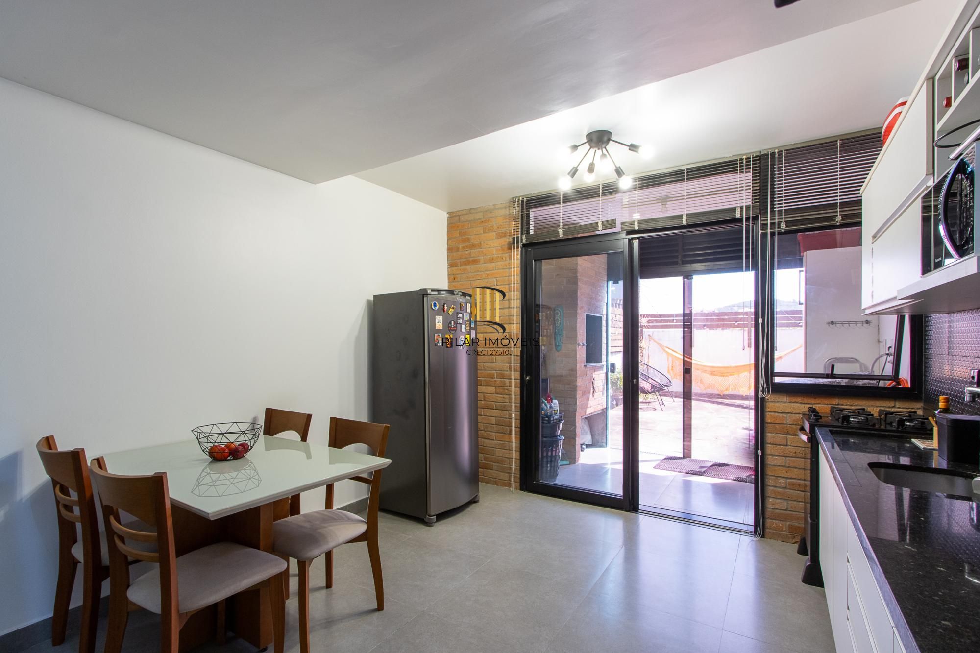 Casa 2 dormitórios no bairro Hípica