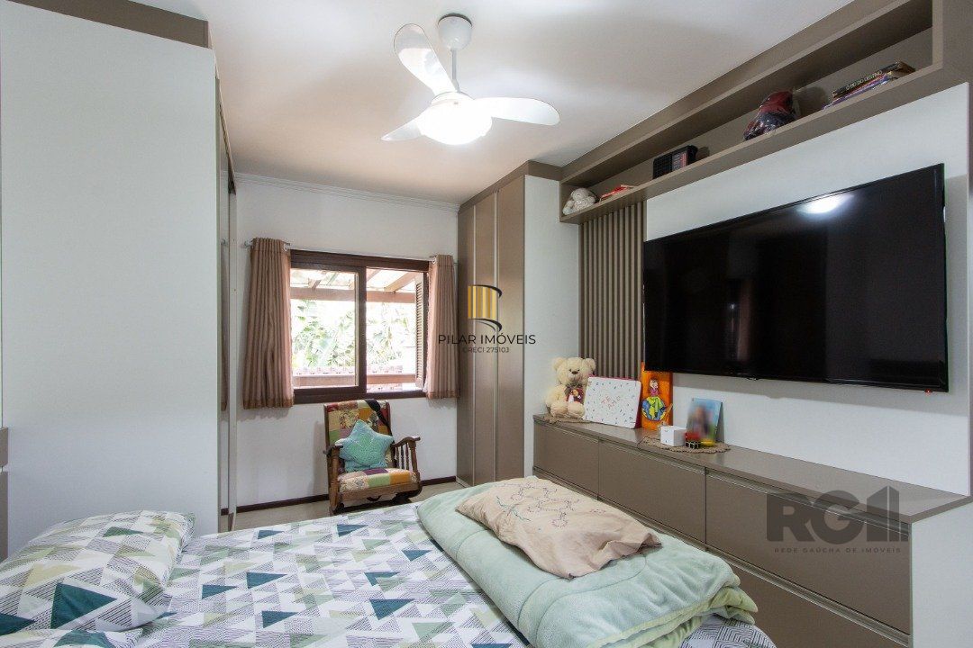 Casa 3 dormitórios no bairro Hípica