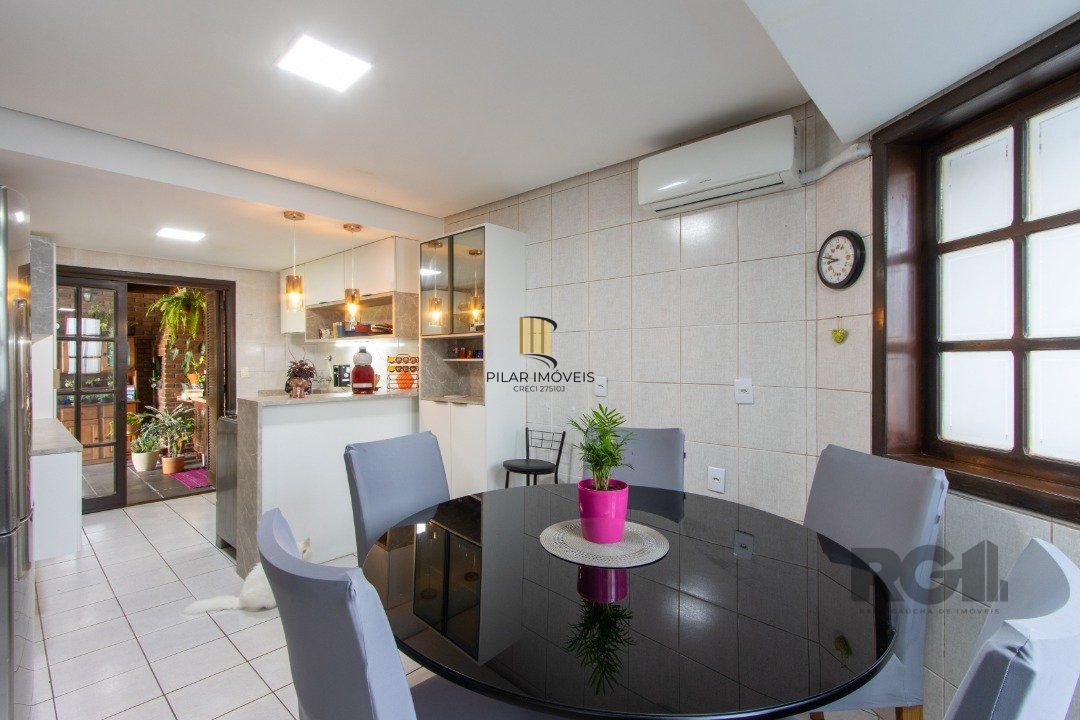 Casa 3 dormitórios no bairro Camaquã
