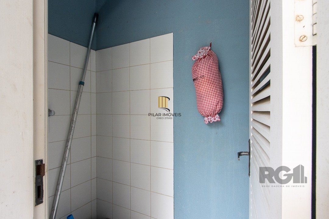 Casa em condomínio à venda, 4 quartos, 2 suites, 2 vagas - Bairro Tristeza