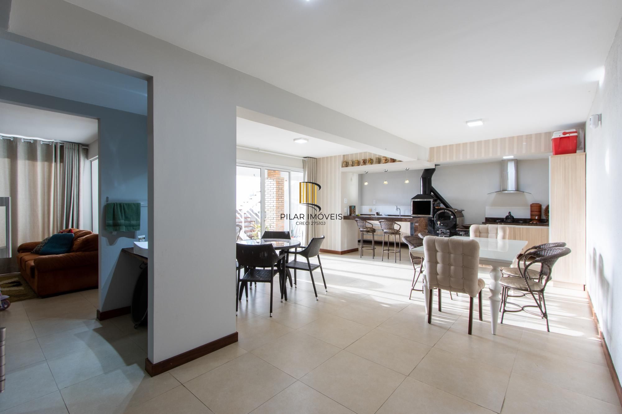 Casa 4 dormitórios com elevador