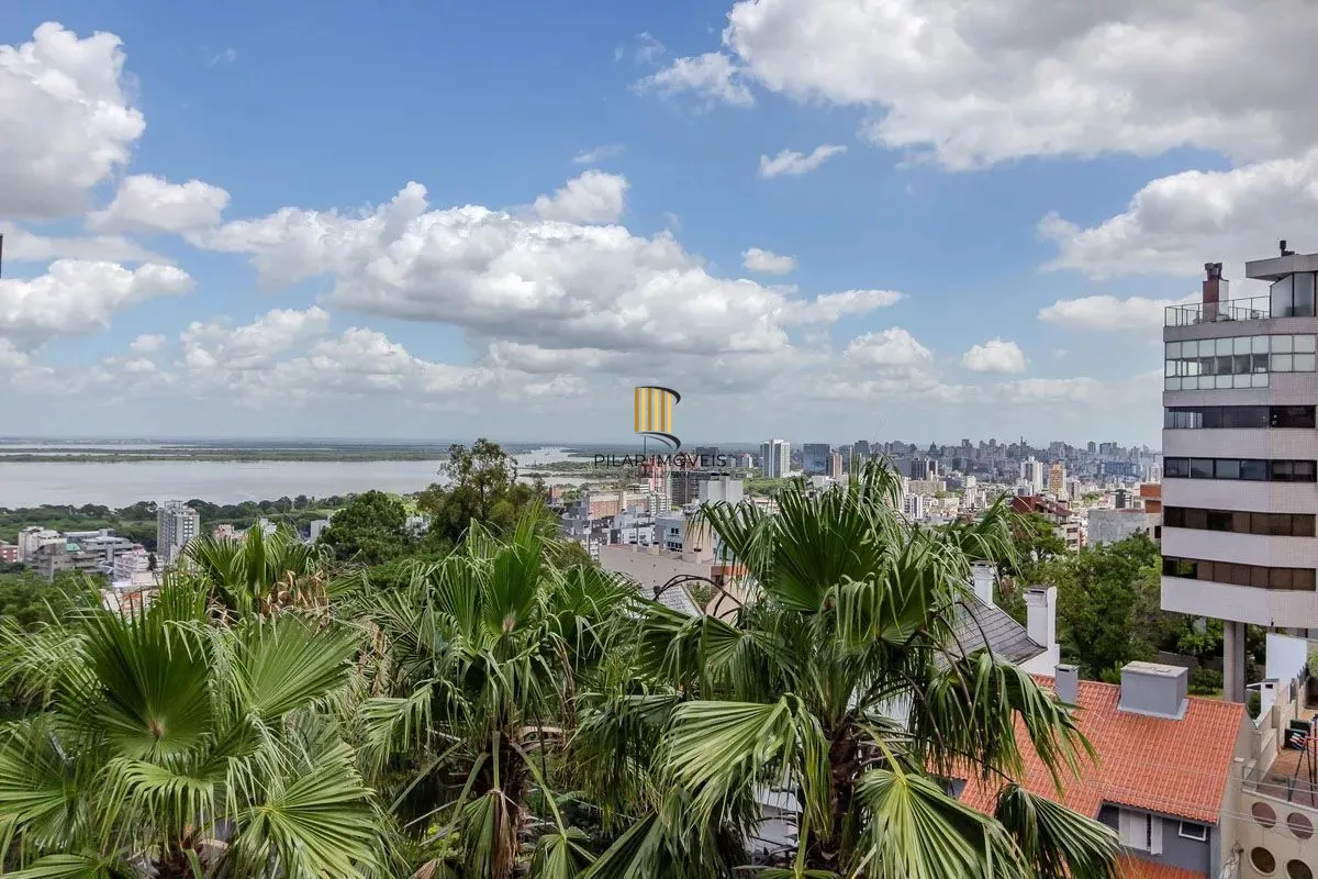 Apartamento com 3 dormitórios, 2 vagas e 231.61m² - Bairro Menino Deus