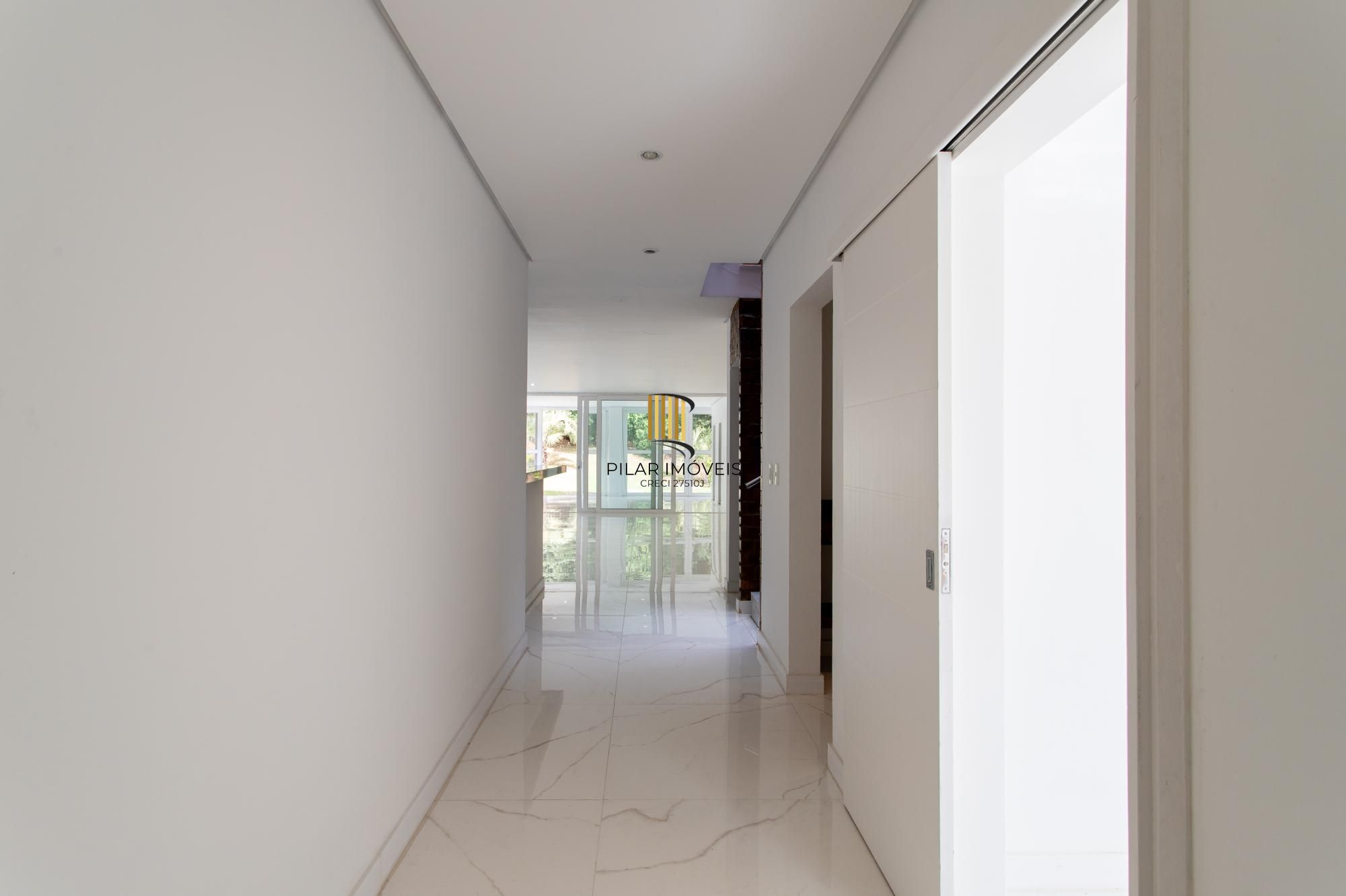Casa em condomínio no Terra Ville  .Esta casa de alto padrão, dispõe de 4 suítes