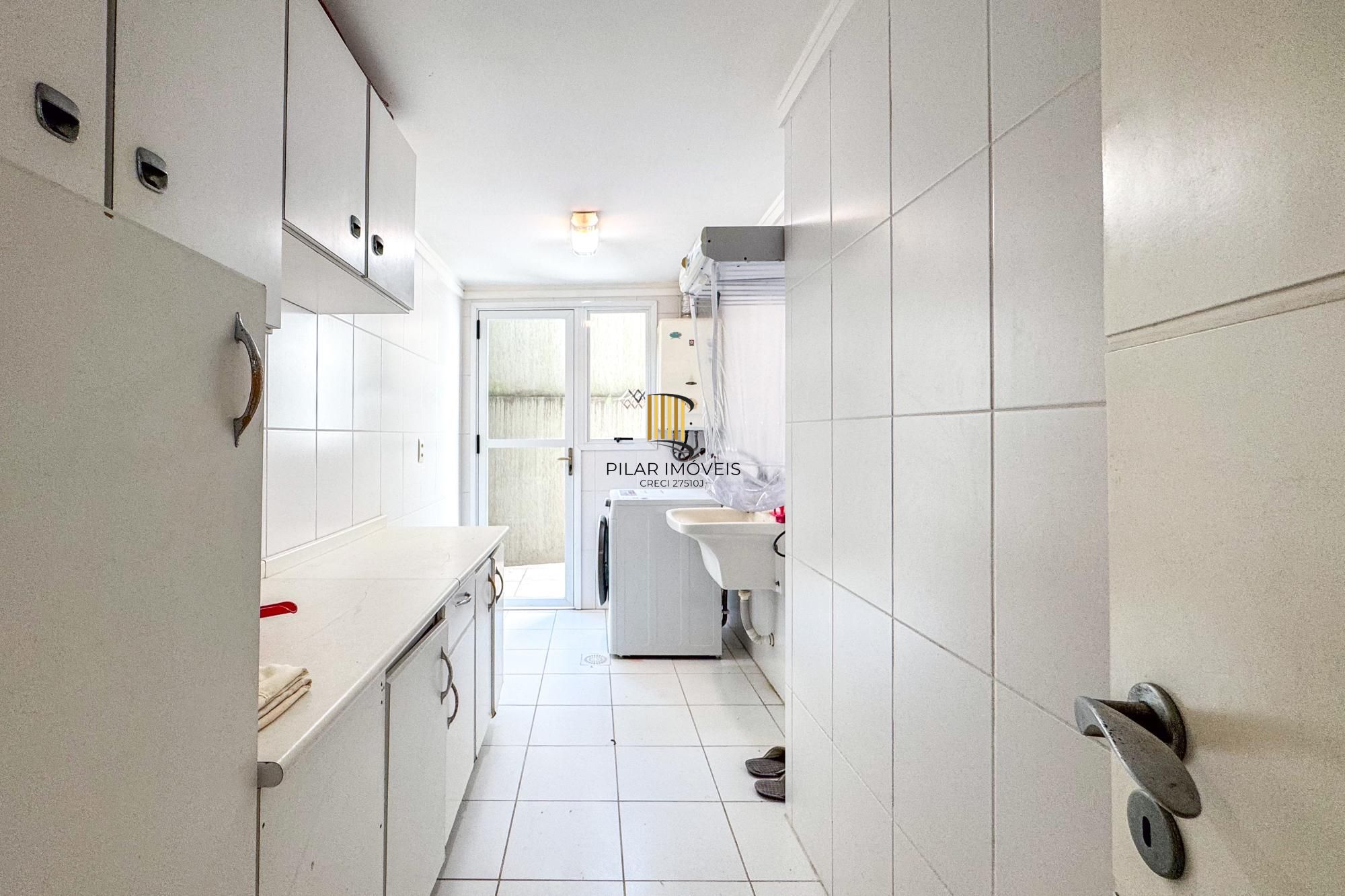 Casa em condomínio Alto Padrão Vila Assunção 03 suítes e 04 Garagens cobertas