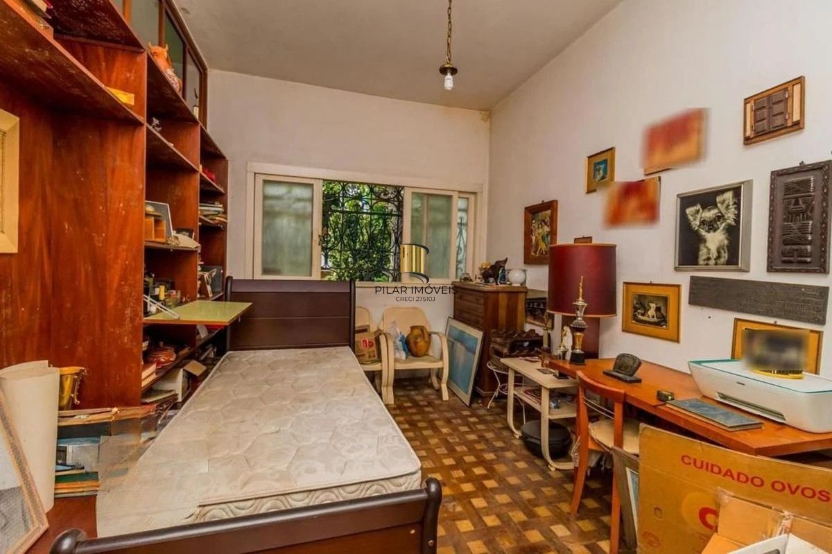 Casa com 5 dormitórios e 3 vagas no bairro Assunção