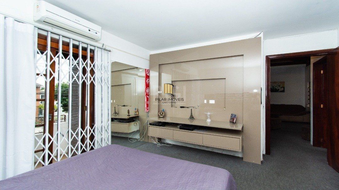 Casa para Venda - 238m², 3 dormitórios, sendo 1 suites, 3 vagas - Camaquã