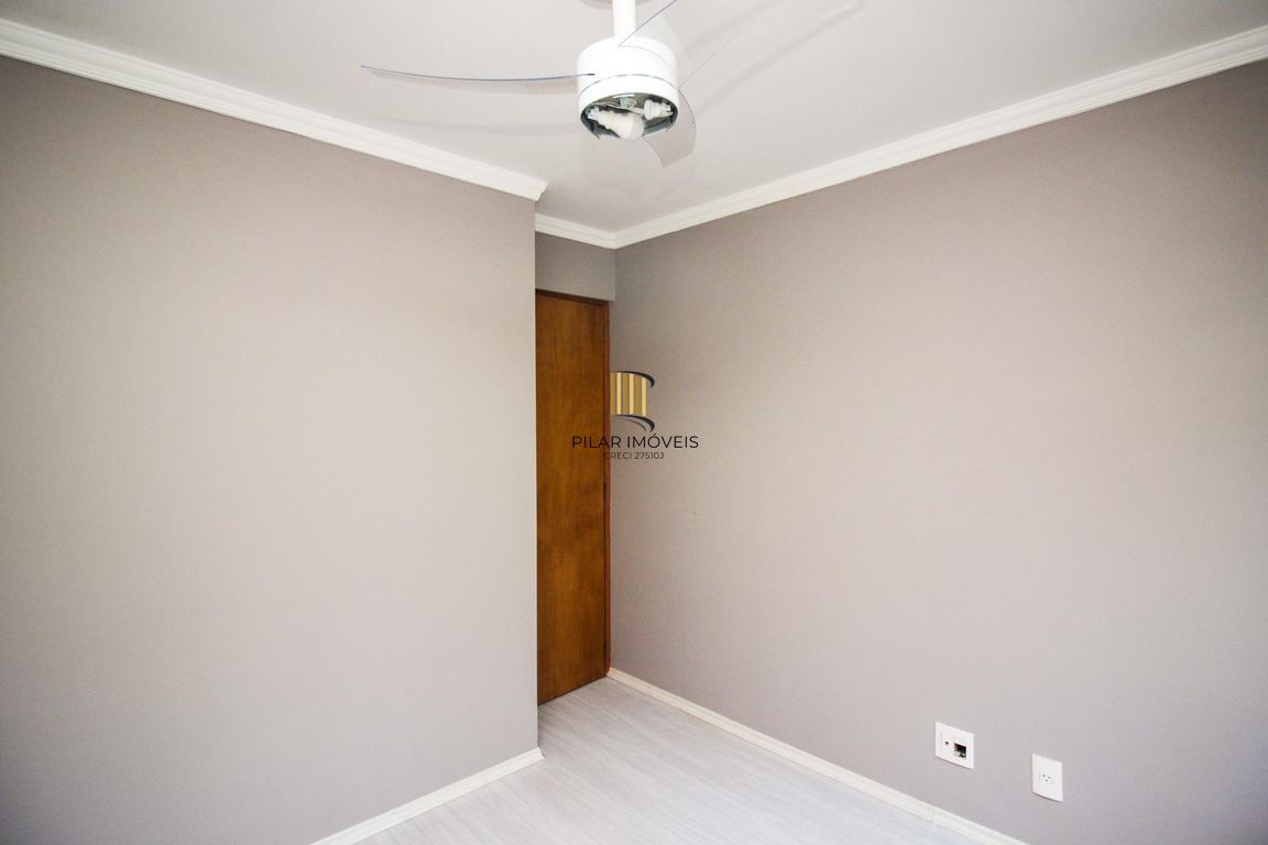 Apartamento de 2 dormitórios, 1 suíte, closet e 2 vagas de garagem .