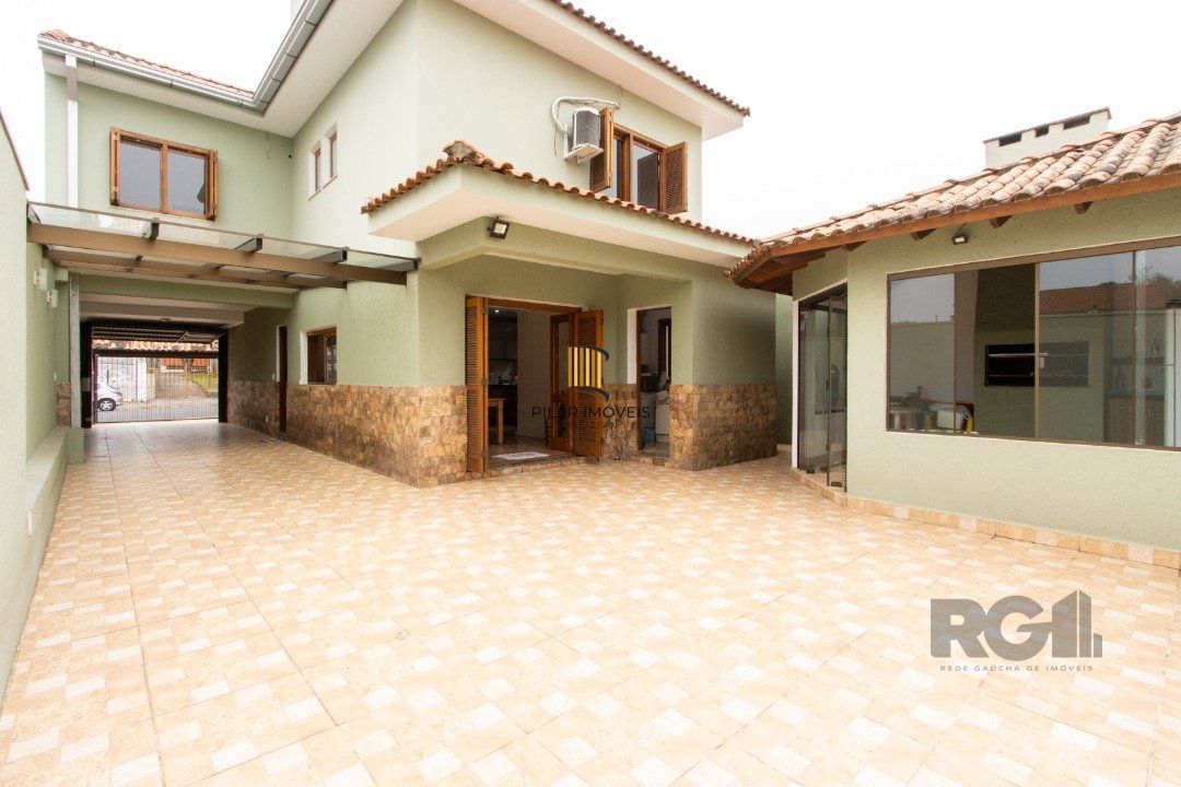 Casa 6 dormitórios no bairro Tristeza