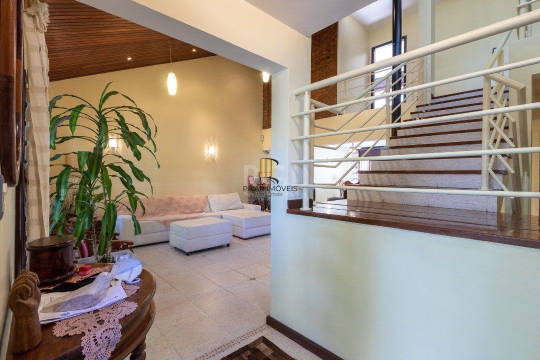 Casa para Venda - 308.25m², 3 dormitórios, sendo 1 suites, 5 vagas - Cristal