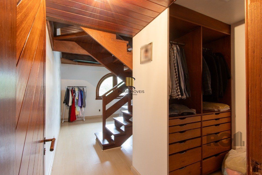 Casa para Venda - 645m², 4 dormitórios, sendo 4 suites, 11 vagas - Tristeza