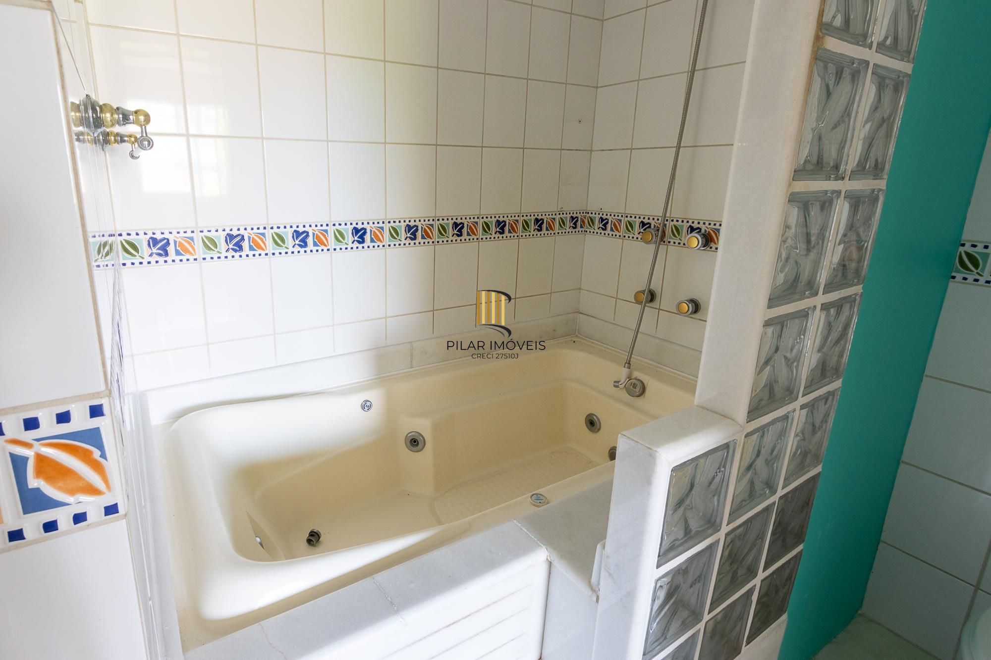 Apartamento amplo e bem localizado no Menino Deus!!