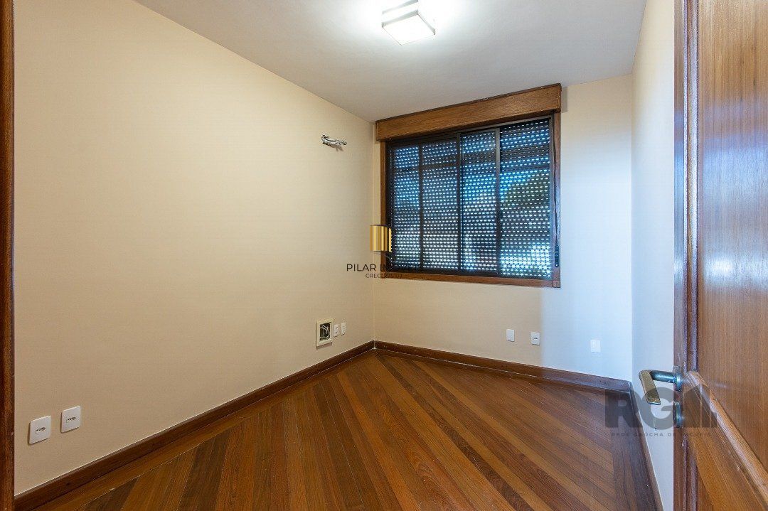 Excelente casa de 3 andares em condomínio fechado