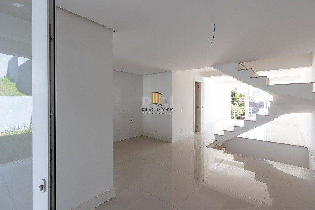 Casa para Venda - 168m², 3 dormitórios, sendo 1 suites, 2 vagas - Imperial Park