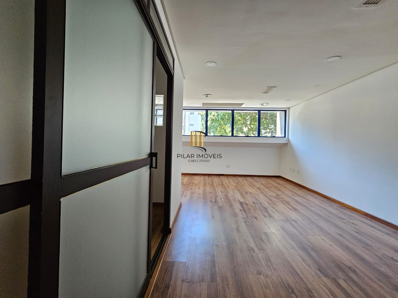 Conjunto comercial na Rua Quintino Bocaíuva