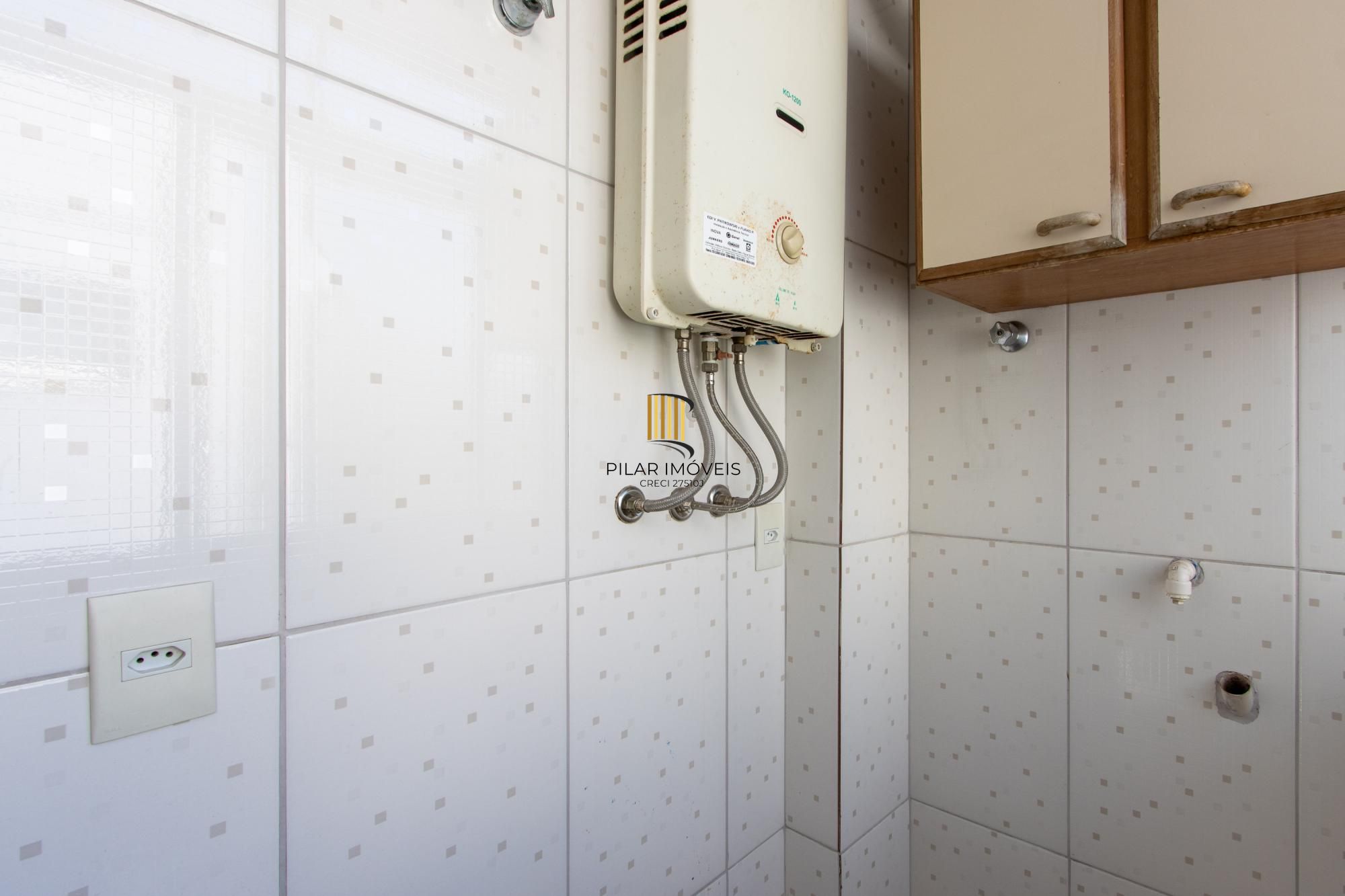 Apartamento com 2 dormitórios com 74m² e 1 vaga e no Menino Deus