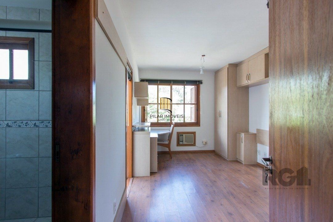 Casa 3 dormitórios no bairro Serraria