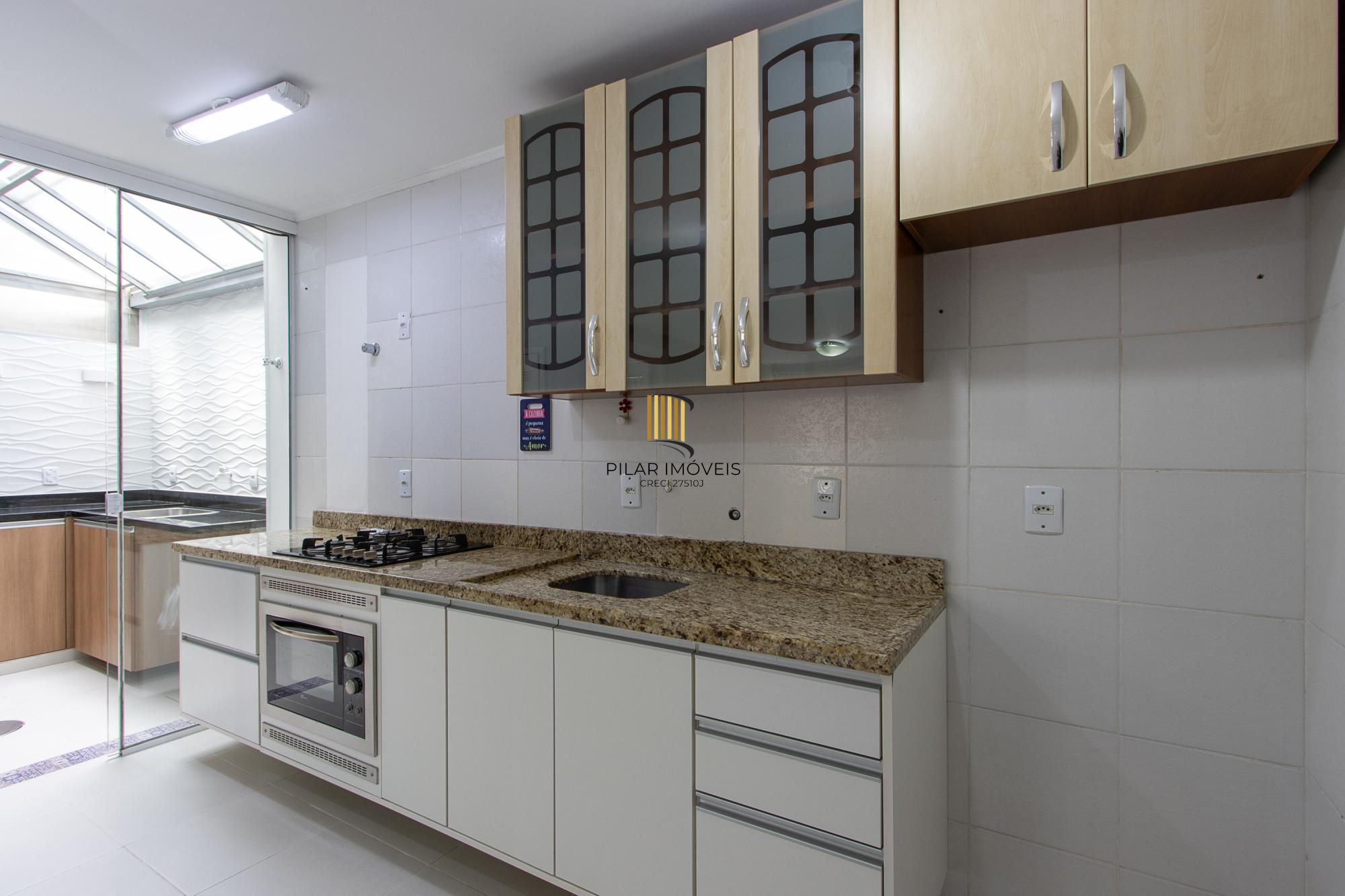 Casa de Condomínio 3 dormitórios no bairro Cristal