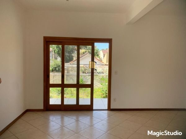 Casa de 3 Pavimentos com Sacadas, Lareira e Espaço Gourmet