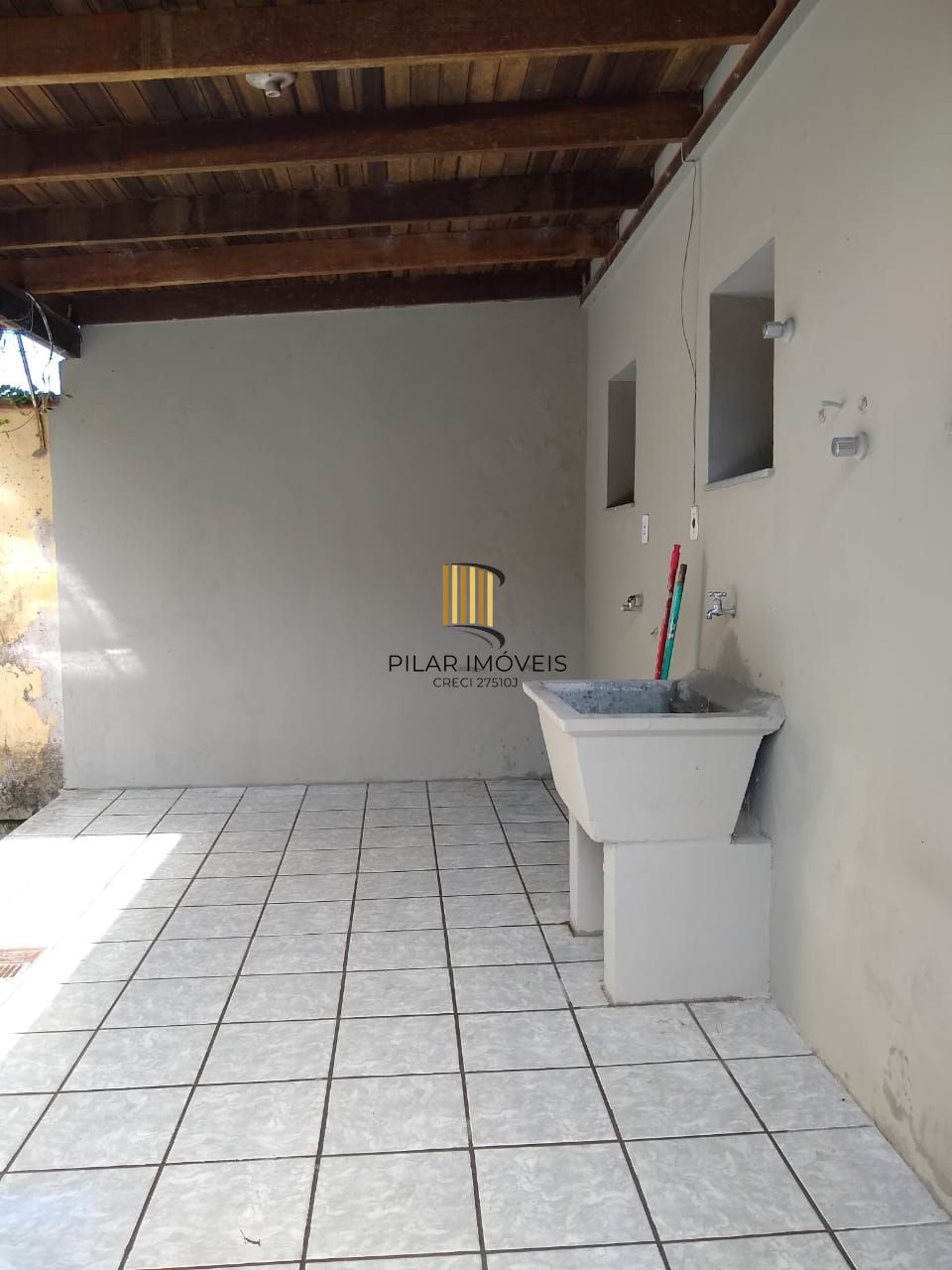 Casa 2 dormitórios no bairro Cristal