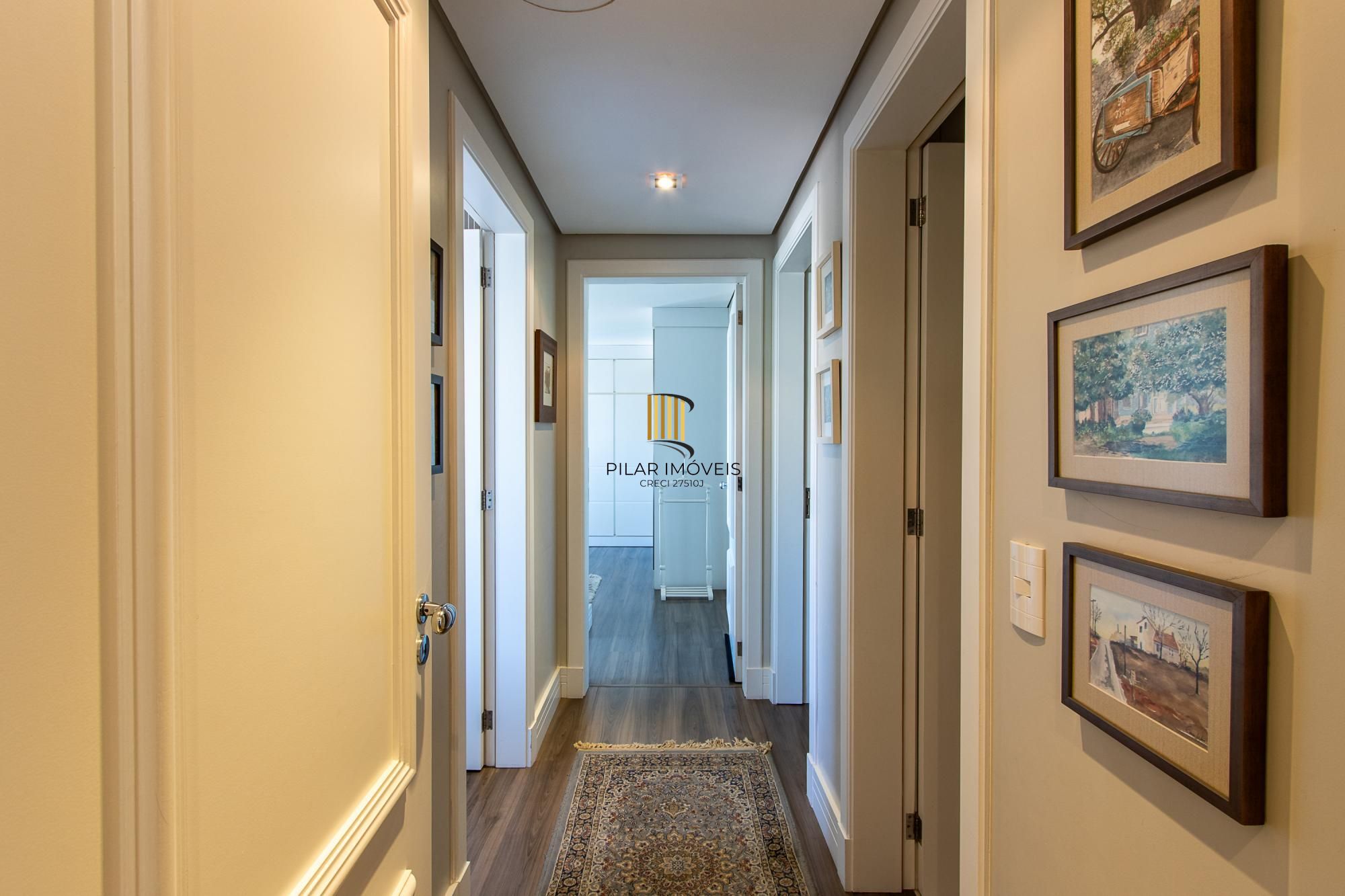 Excelente apartamento de 3 dormitórios, 1 suíte e 2 vagas no bairro Tristeza.