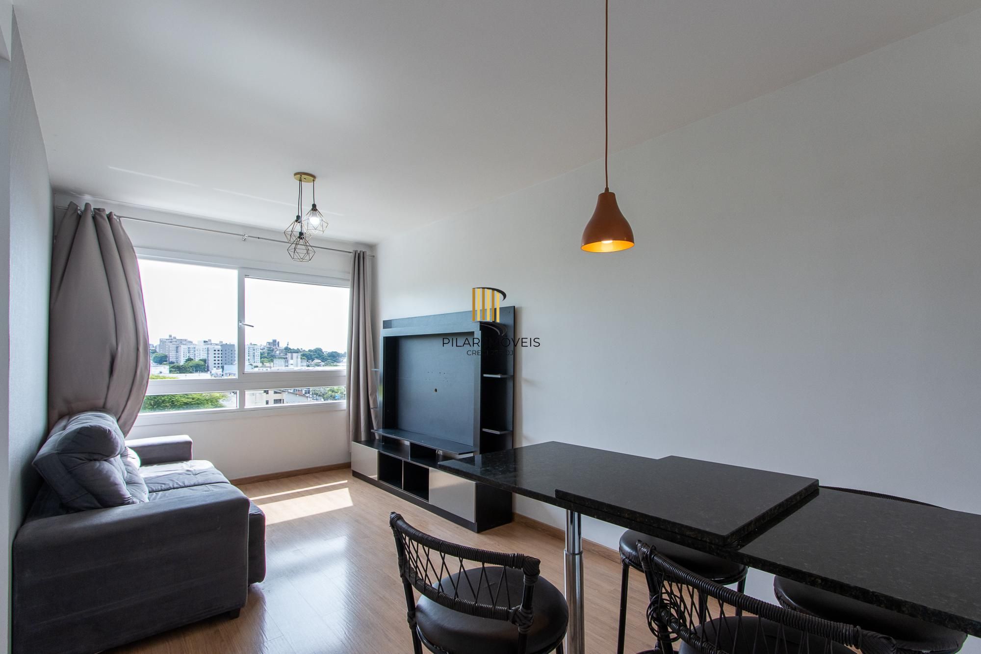 Apartamento de 2 dormitórios com suíte, churrasqueira e infraestrutura completa na Zona Sul de Porto Alegre.