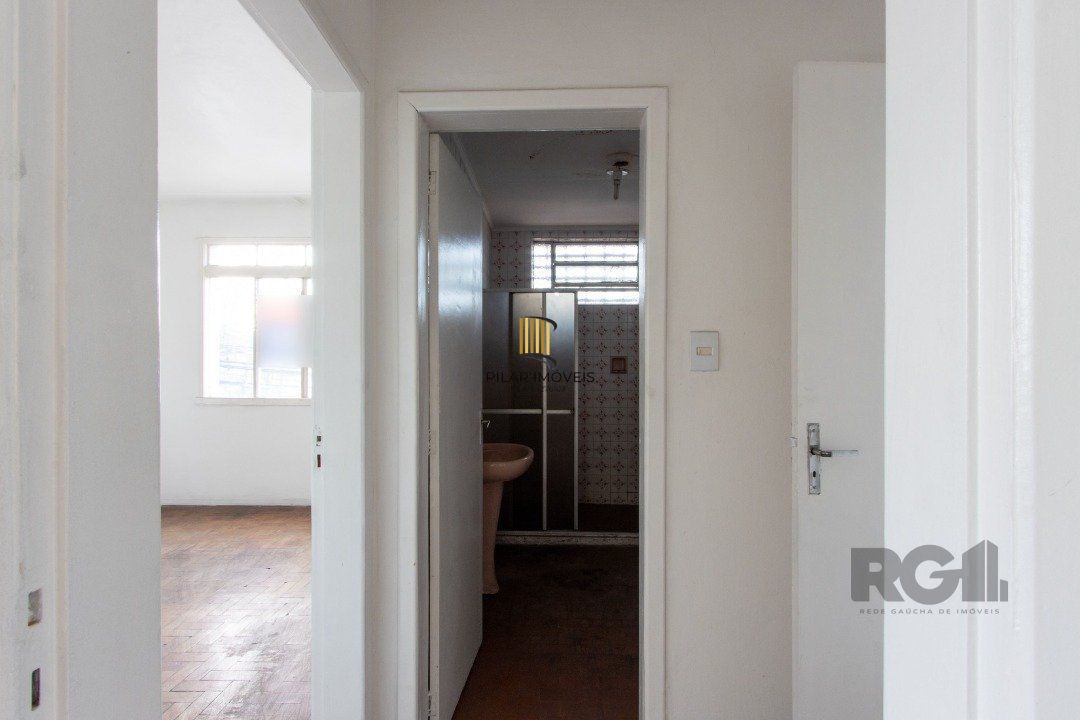 Apartamento à Venda - 2 Dormitórios na Av. Do Forte.