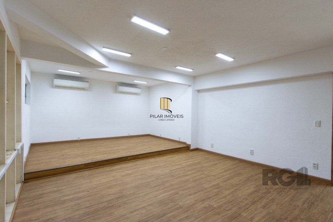 Excelente casa comercial com aproximadamente 300m² de área construída