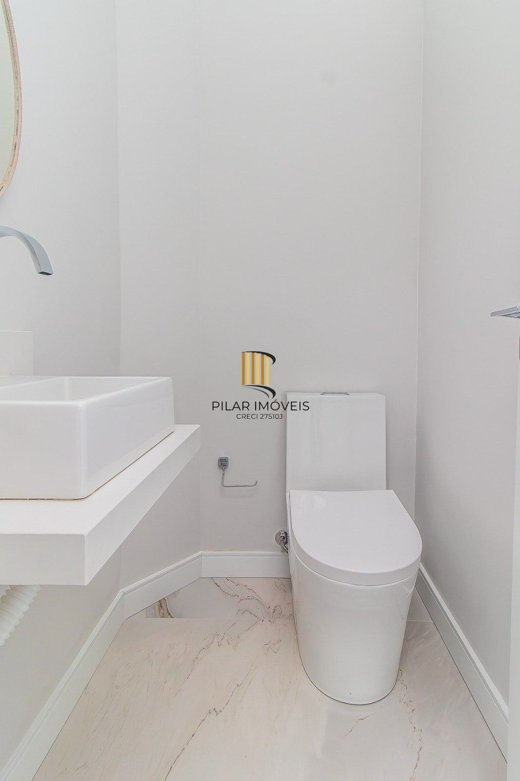 Apartamento mobiliado e reformado no Passo da Areia