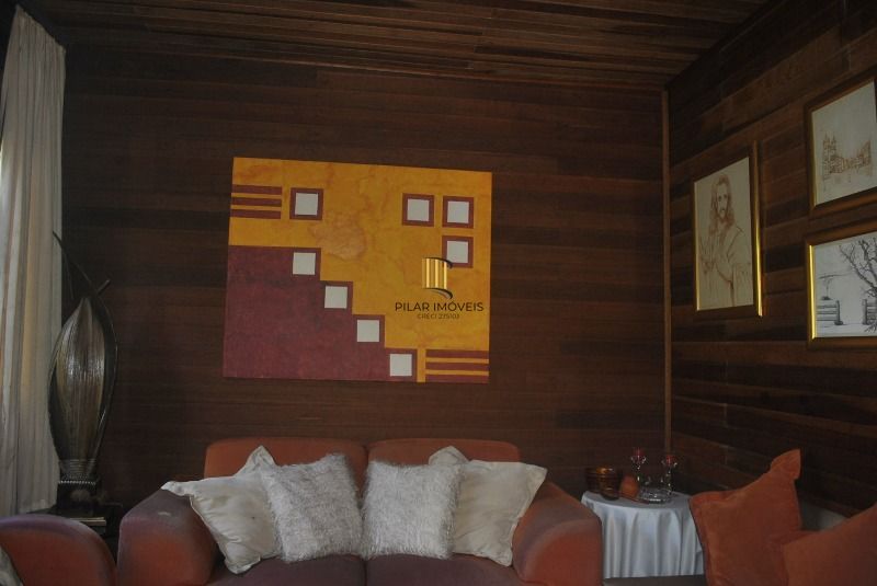 Casa para Venda - 250m², 3 dormitórios, 4 vagas - Serraria