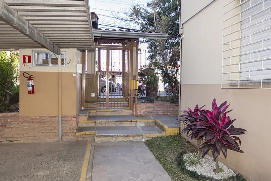 Apartamento de 2 quartos, no Bairro Tristeza, semi-mobiliado, com vaga escriturada.