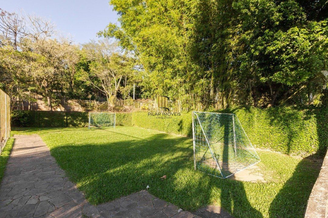 Casa em condomínio para Venda com 3 dormitórios, sendo 1 suites e 5 vagas no bairro Pedra Redonda