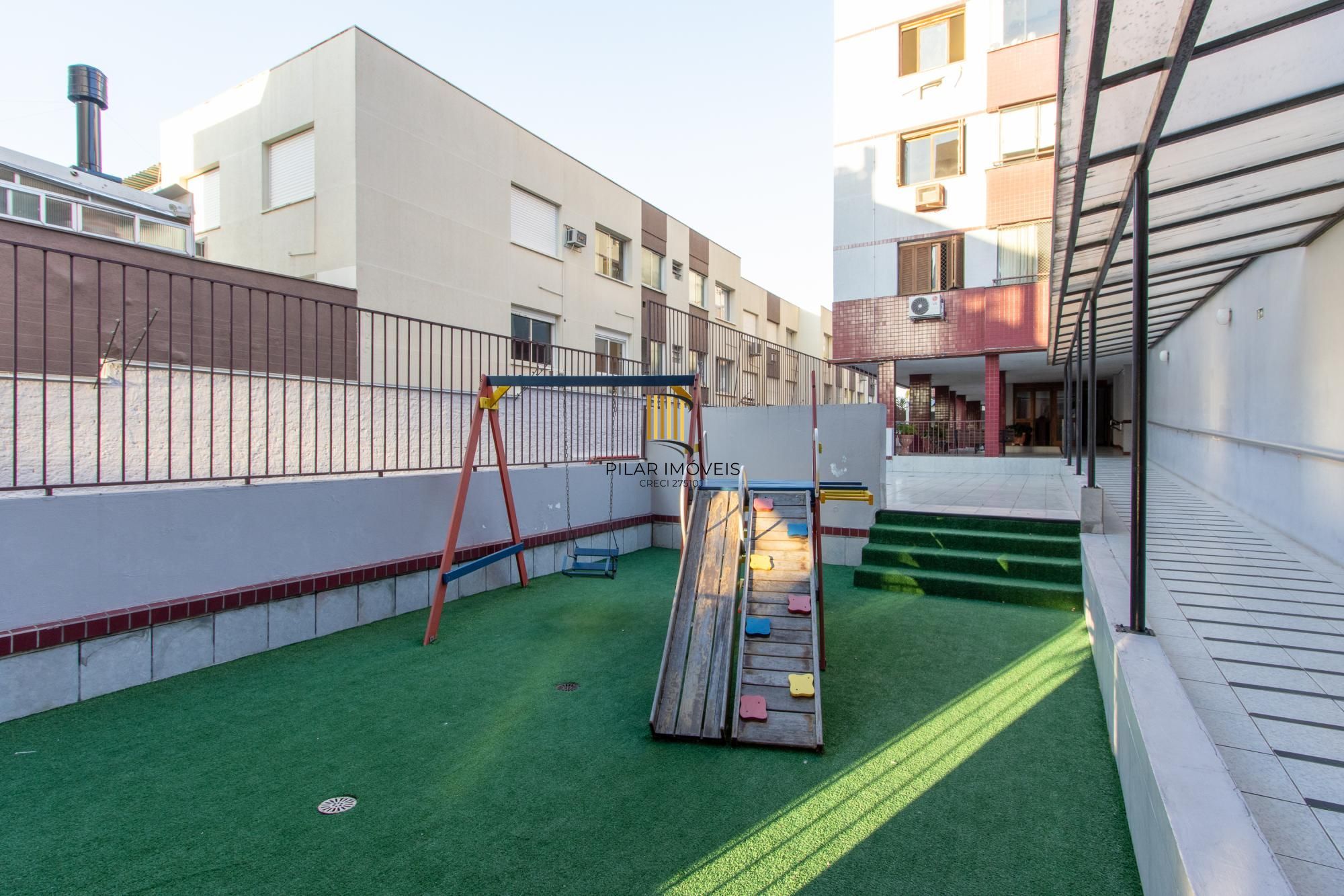 COBERTURA 2 QUARTOS, 2 VAGAS INDIVIDUAIS ESCRITURADAS, ELEVADOR - BAIRRO SANTO ANTONIO