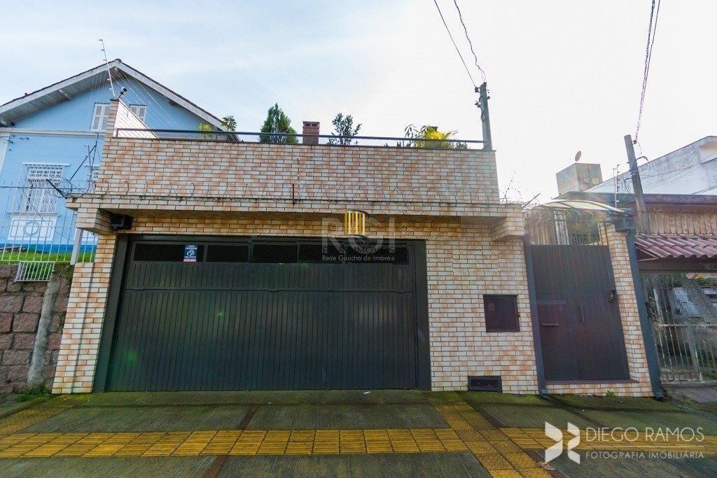 BELO SOBRADO REFORMADO 3 DORMITÓRIOS - BAIRRO NONOAI